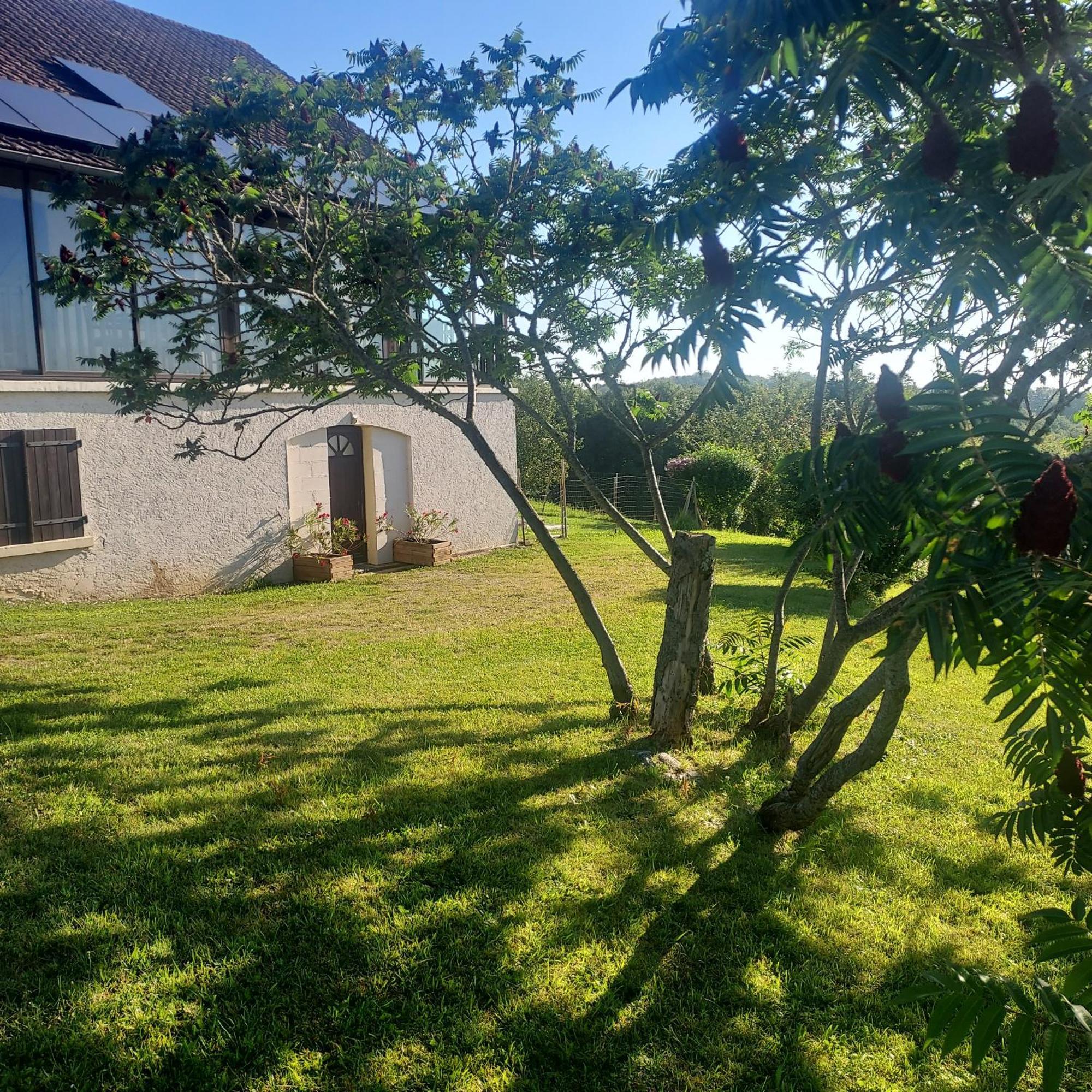 Apartmán Au Petit Bois Magique Payrac Exteriér fotografie